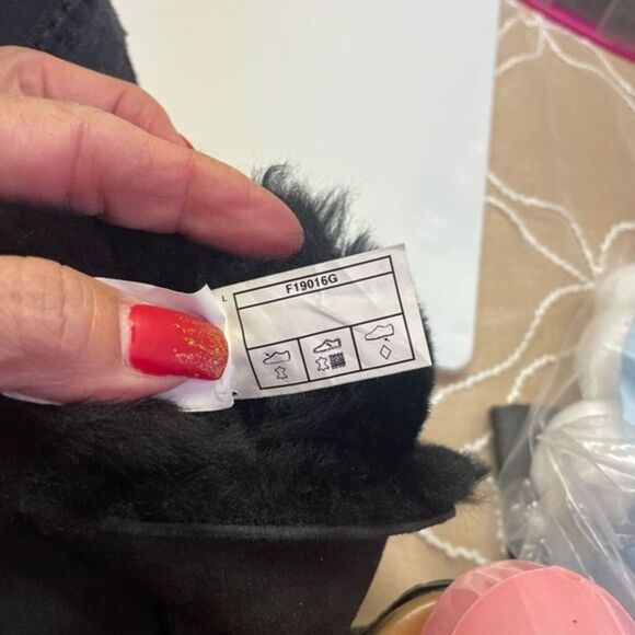 UGG boots, size 2‎ - Picture 11 of 15